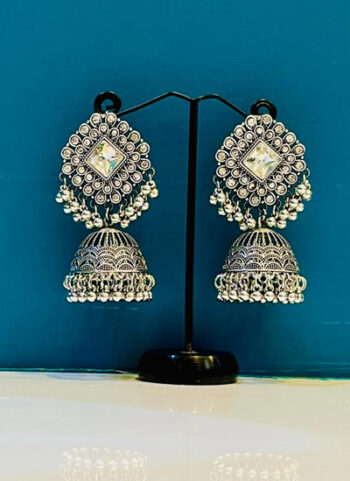 Women Bell-Shaped Jhumka Earrings